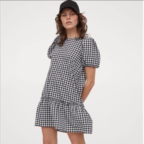 H&M Dresses & Skirts - H&M Black & White Plaid Puff Sleeve Keyhole Tie-back Ruffled Dress Size S